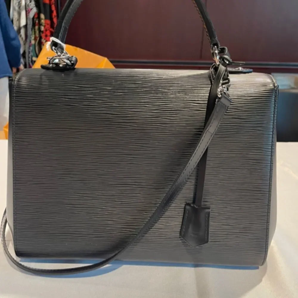 Louis Vuitton Cluny MM - Picture 6 of 7